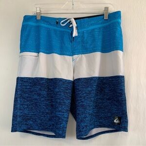 Quiksilver Men's Blue White Stripe Swim Trunks Size 32